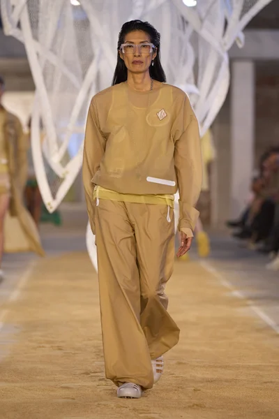 Look 15